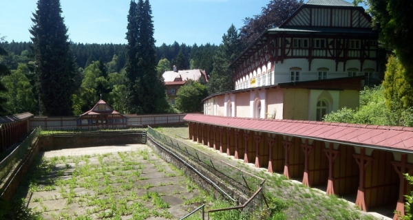 Sluneční lázně v Luhačovicích končí rekonstrukci, město chce jejich památkovou ochranu